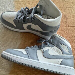 Nike Womens Air Jordan 1 MID